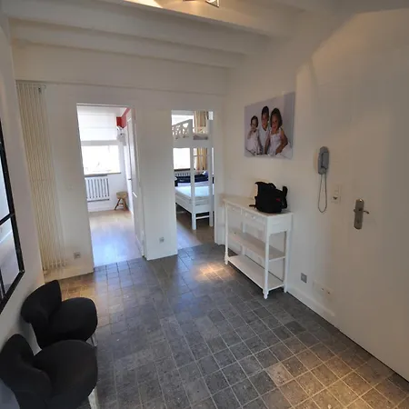 In With Balcony Apartment *